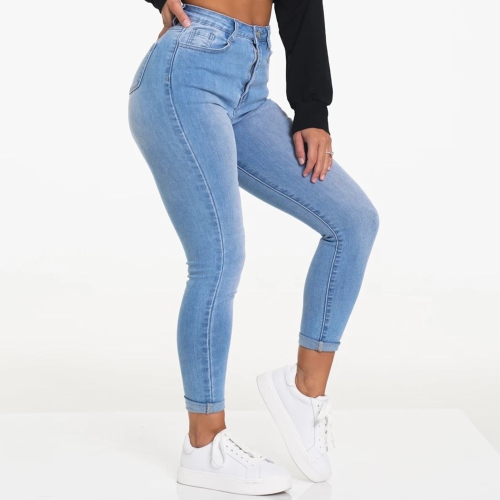 NVGTN Navishape Light Wash Jeans